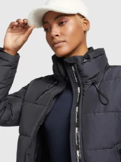 Khujo Vestes Dhiver Veste D’hiver Tuba 3 Femme Bleu Fumé -ventes de vêtements khujo 5865cb009f81a668e0d98ad0ccb9d914 scaled